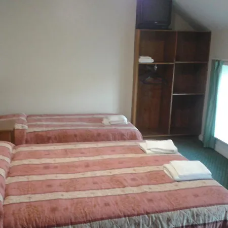Sal'S Guesthouse 2*